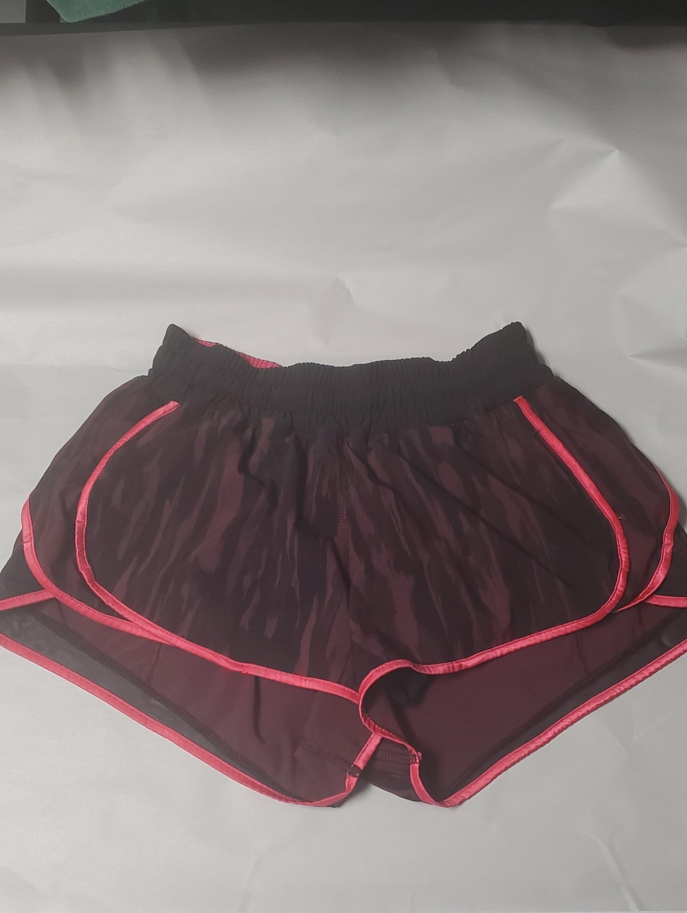 Lululemon Super Squad Athletic Run/Training Shorts Size 4 Painted Animal Bordeau